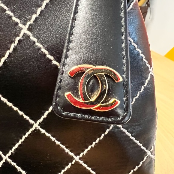 Chanel black leather bag with stitching - Picture 11 of 13
